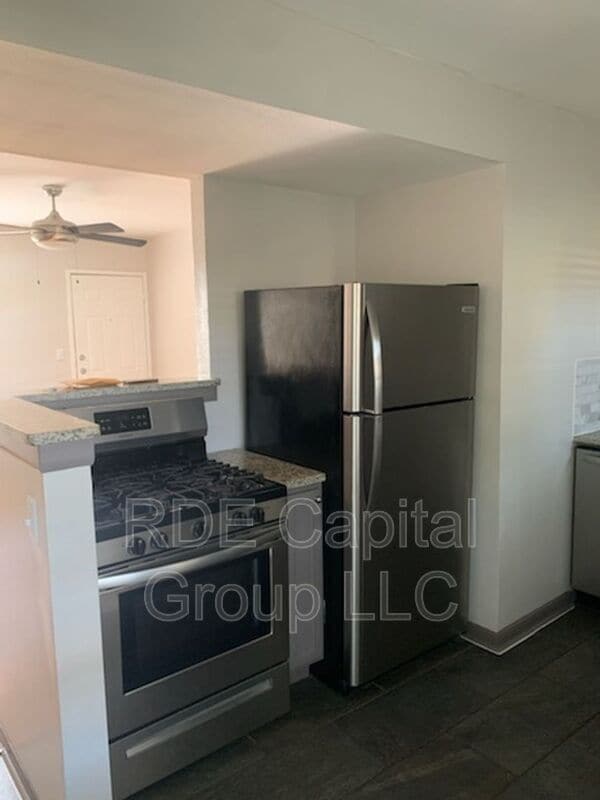 Building Photo - 4722 El Campo Ave