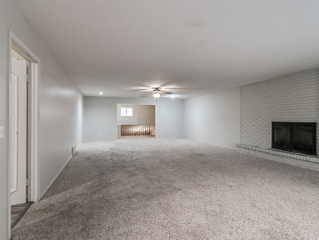Building Photo - 6306 North Villa Avenue