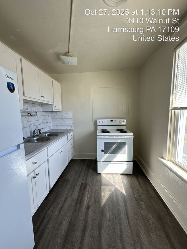 Building Photo - 3410