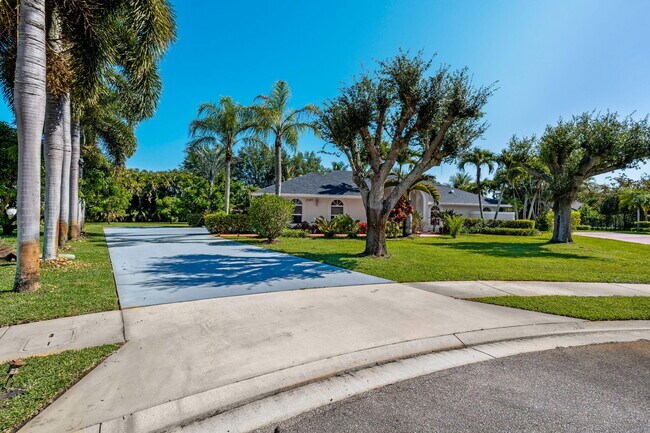 Building Photo - 15495 Rolling Meadows Cir