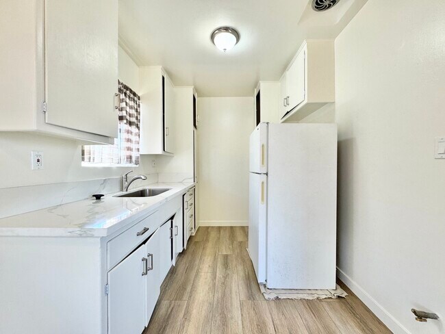 Foto del edificio - 5625 W Jefferson Blvd