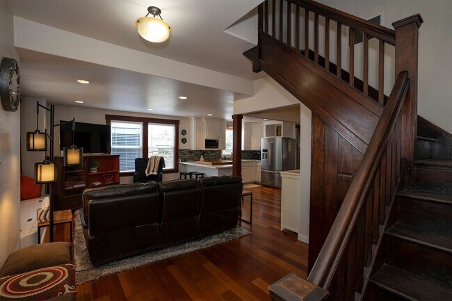 Building Photo - Old Town Craftsman - Short Term Leases Ava...