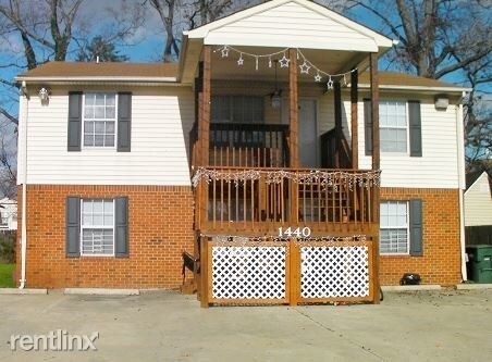 Primary Photo - 4 br, 2 bath Duplex - 1440 W 41st St