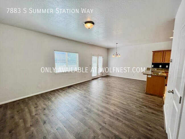 Building Photo - Stunning 3 Bedroom Midvale Townhome! No De...