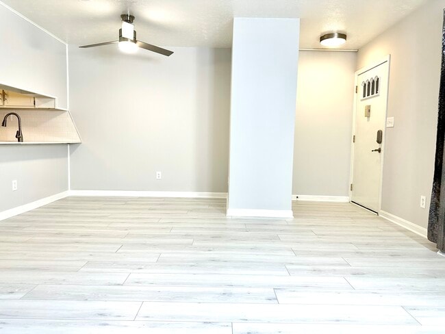 Photo - 124 S Sherrin Ave Apartment