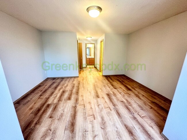 Building Photo - 3-Bedroom, 2-Bathroom Row House Near Alber...