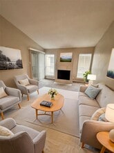 Building Photo - 700 Thicket Ln