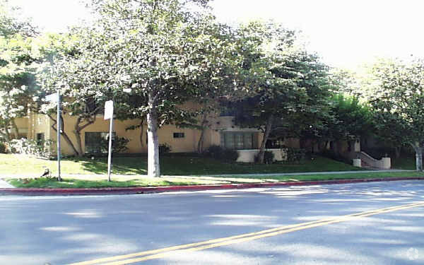 Primary Photo - 437 Gayley Ave