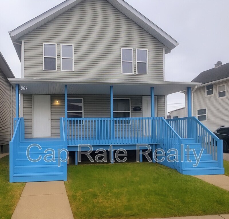 Foto principal - 807 E 2nd Ave