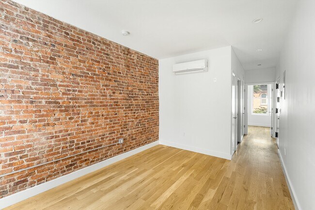 Foto del edificio - 562A Morgan Ave