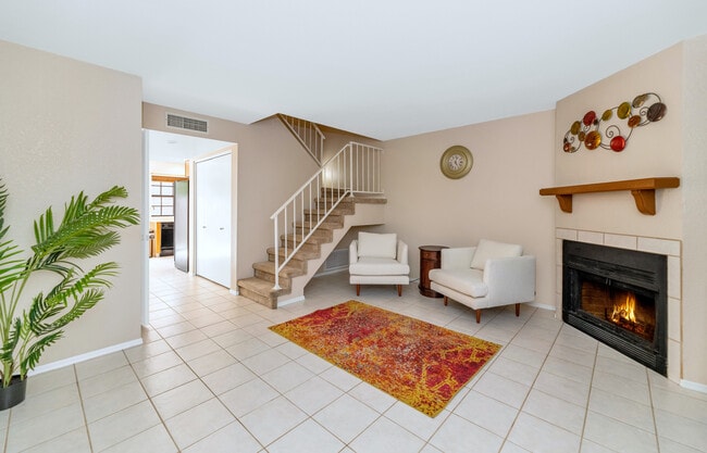 Family Room - 2of4 - 3491 N Arizona Ave