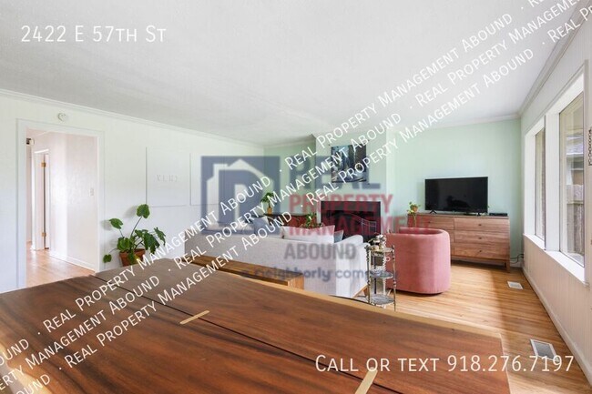 Foto del edificio - 2422 E 57th St
