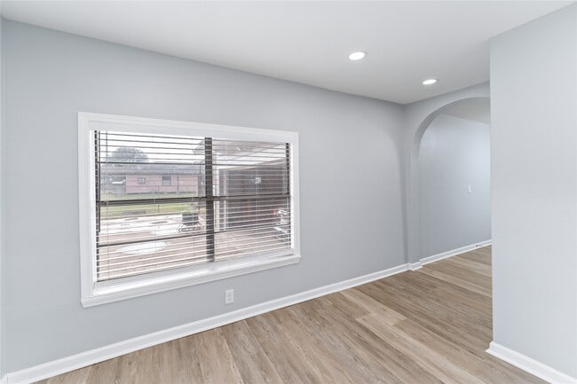 Building Photo - 9946 Algiers Rd