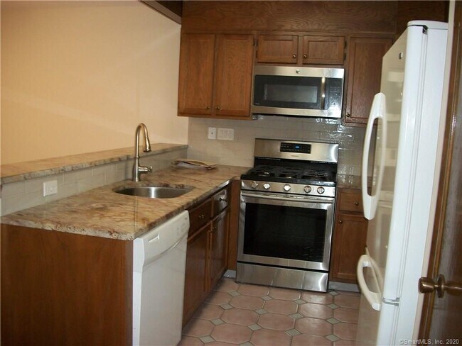 Building Photo - 33 Copper Beech Dr