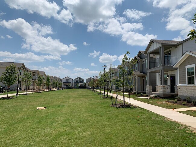 Building Photo - 2040 Arendale Dr