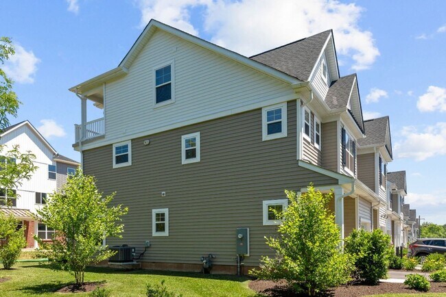 Foto del edificio - Elegant 3-Bedroom Home in Isaac Court. Available the Second Week of October!
