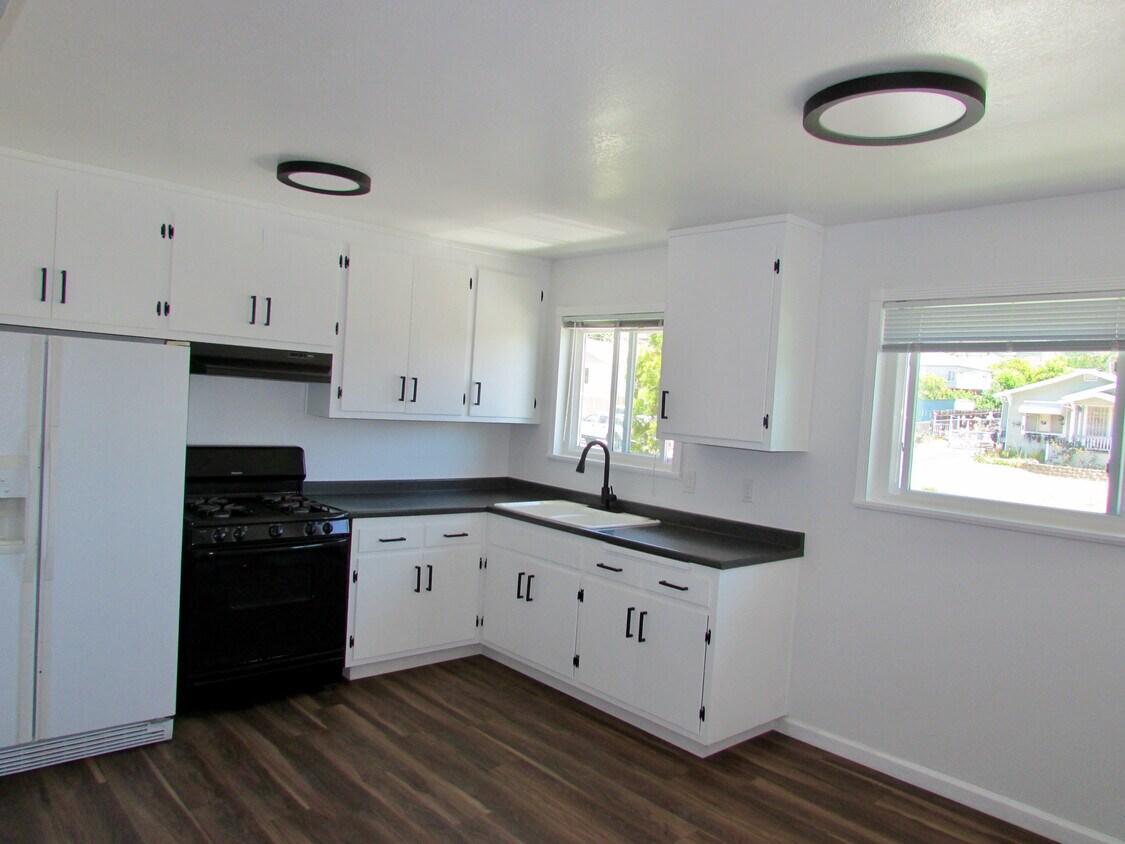 Foto principal - 18177 Redwood Rd