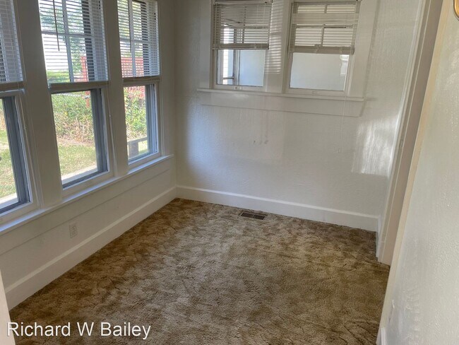 Building Photo - 2 br, 1 bath House - 229 Douglas Avenue