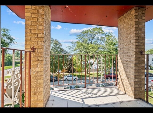 Balcony - 3243 S 49th Ave