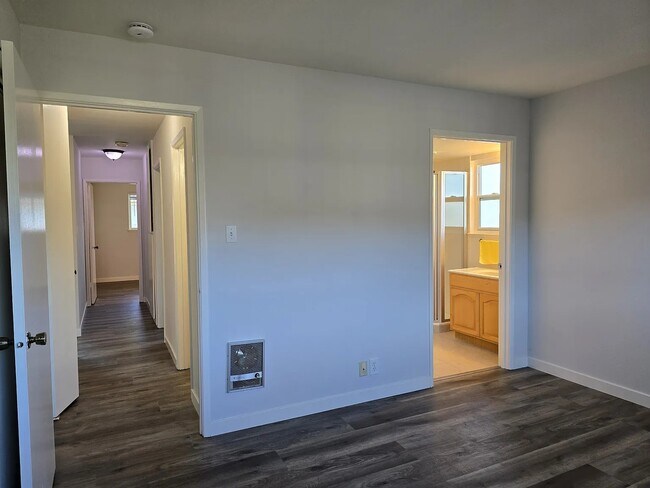 Building Photo - 14583 Doolittle Dr