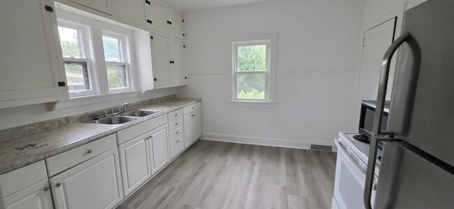 Building Photo - 1539 S 10th St
