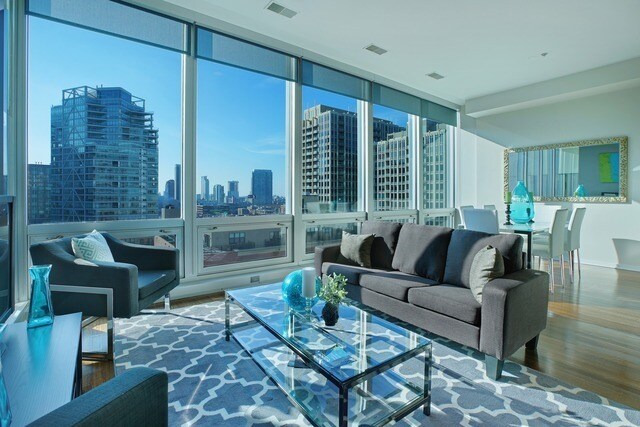 Foto del edificio - 500 W Superior St