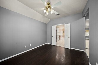 Building Photo - 10 S Willow Point Cir