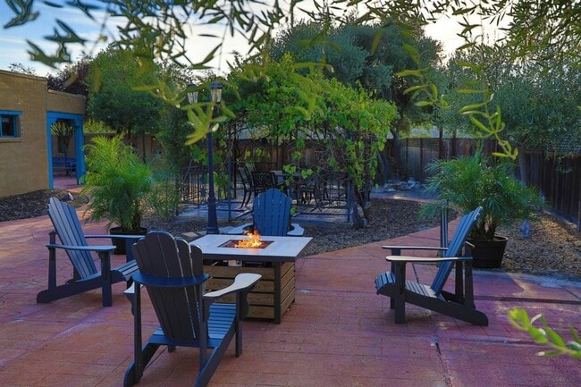 Building Photo - Garcia House: Fully Furnished, Wonderful Hot Tub, Spacious Fenced Outdoor Area, Pet-Friendly too!