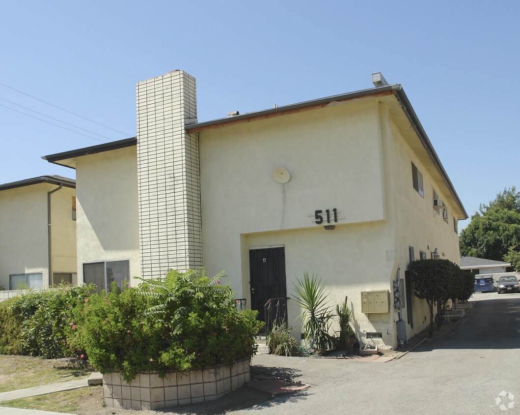 Building Photo - 511 S Chapel Ave