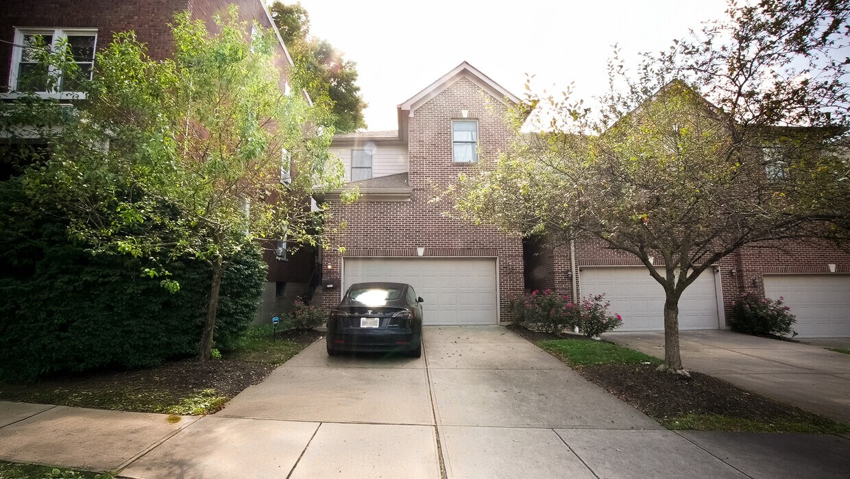 Foto principal - 2931 Eden Ave
