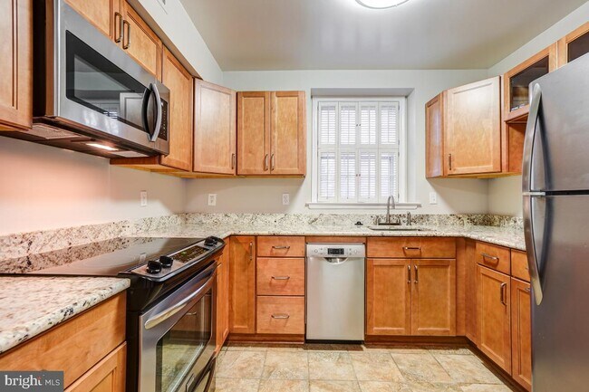 Foto del edificio - 3855 Rodman St NW