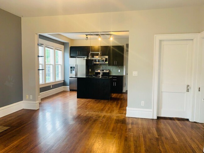 Foto del edificio - 3 bedroom 1.5 bath one block from Franklin Conservatory