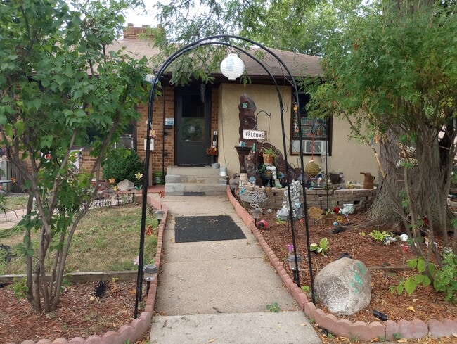 Building Photo - 3913 Hubbard Ave N