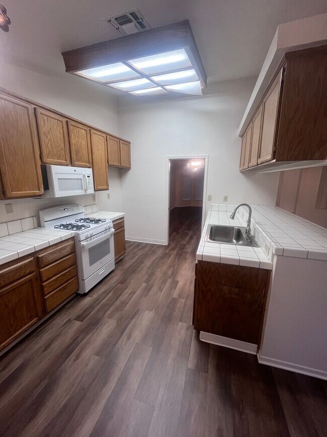 Foto del edificio - NICE UPDATED HOME IN ANTELOPE!!
