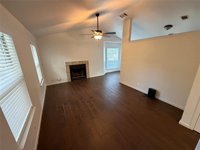 Foto del edificio - 9620 Sugar Hill Dr