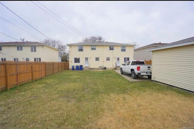 Foto del edificio - 225 Sunshine Dr