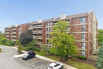 Building Photo - Lake+House Apartments