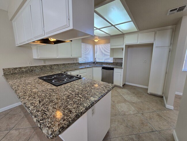 Foto del edificio - Private & Quiet Gem!