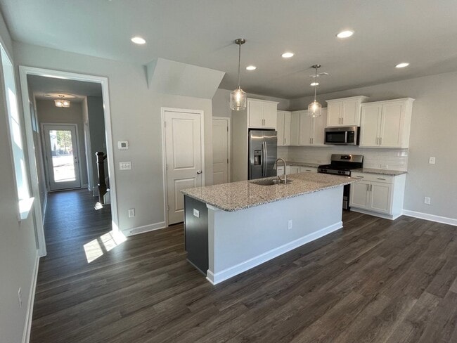 Building Photo - Beautiful Townhome in Downtown Wake Forest