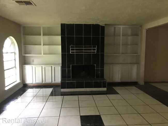Building Photo - 8206 Windy Acres Dr