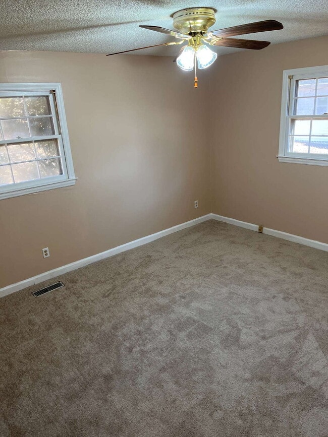 Building Photo - 3935 Yokley St