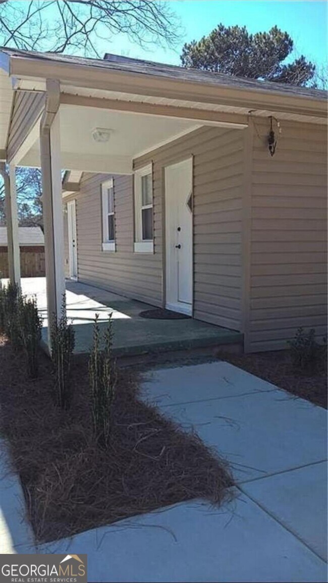 Foto del edificio - 2612 Loghaven Dr NW