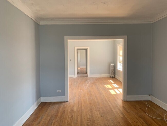 Foto del edificio - 815 E 82nd St