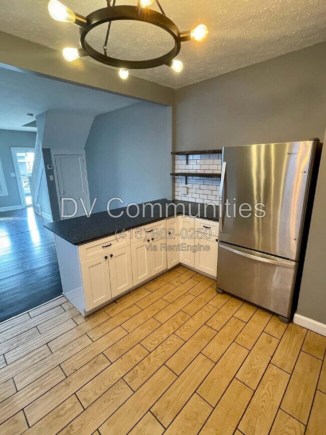 Building Photo - 1335 W 61st St