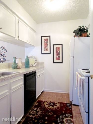 Building Photo - 3 br, 1 bath Apartment - 3600 S Shaver St A3