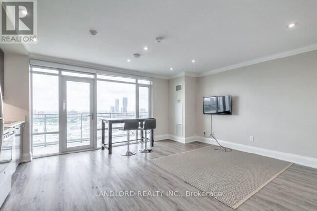 Photo du bâtiment - 360-2360 Square One Dr