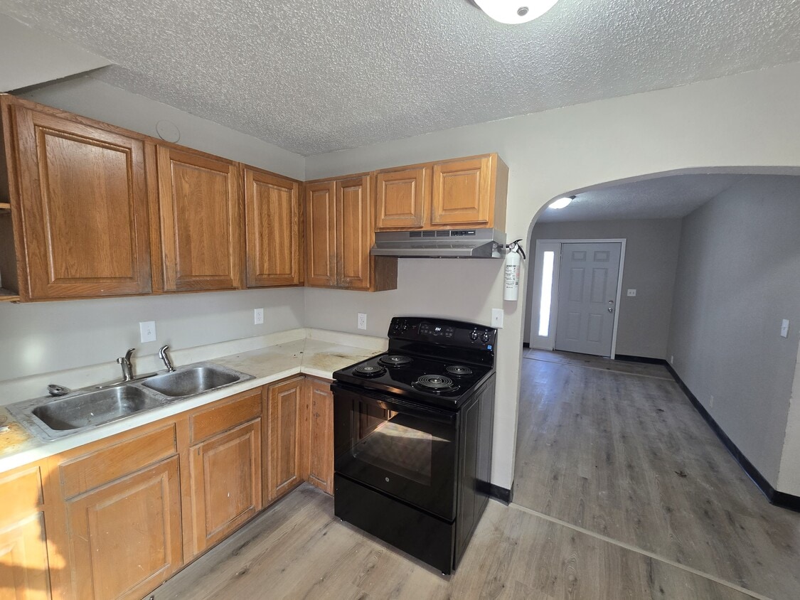 Primary Photo - 1123 N Barclay St