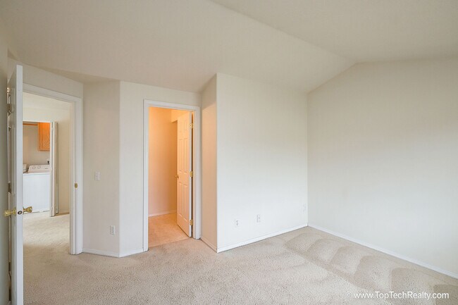 Foto del edificio - 6554 NE Forest Ln