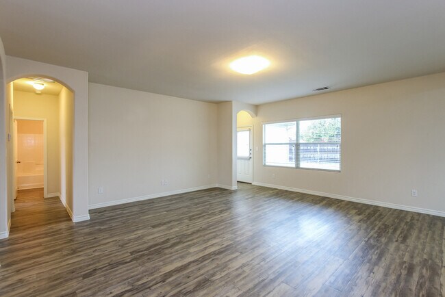 Foto del edificio - 730 Nichols Dr