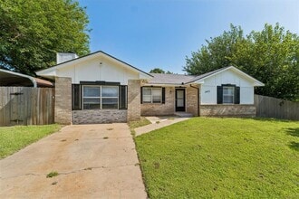Building Photo - 3401 E Noble Dr